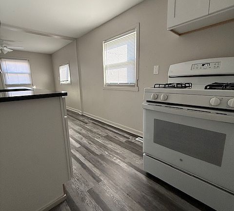 5th image of 2453 Johnson St