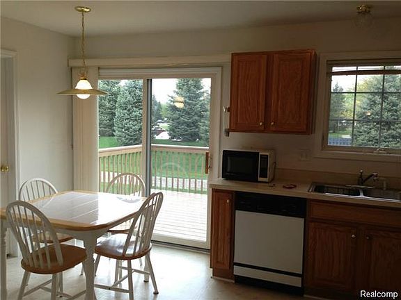 4th image of 55 Hickory Ct Unit 55