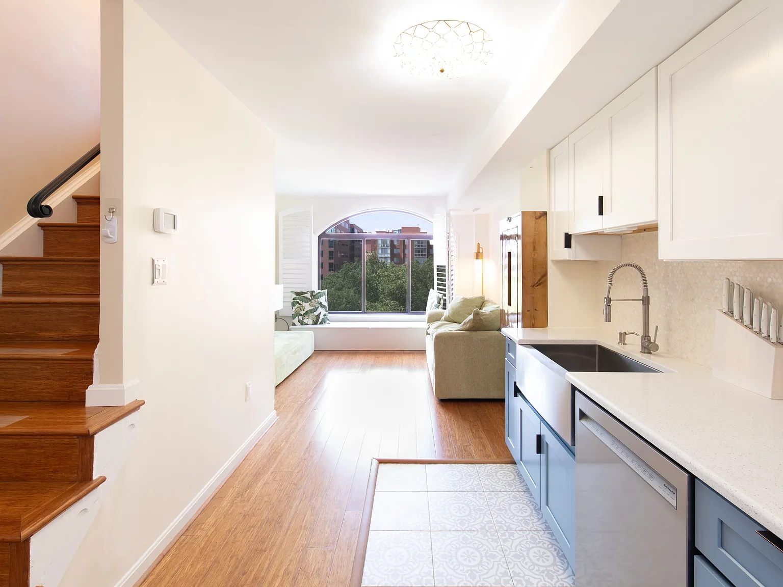 1 bed, 1.5 bath, 699 sqft, $2,600 — Photo 2
