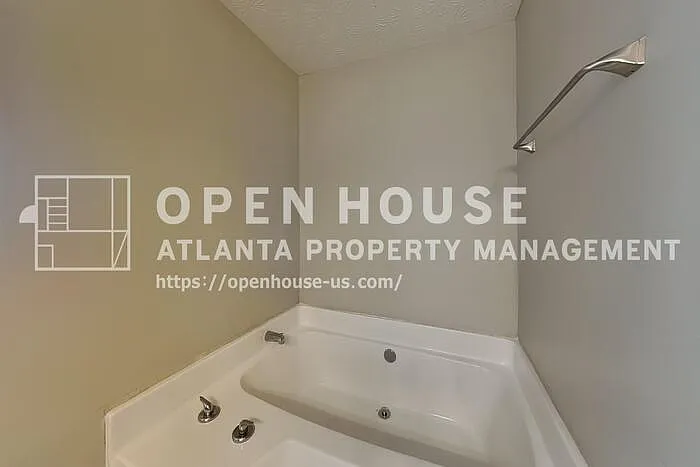 1395 Chalet Cir — Photo 8