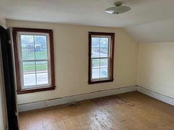 4th image of 314 Broadway St