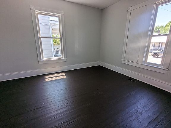 5th image of 610 Worsham St