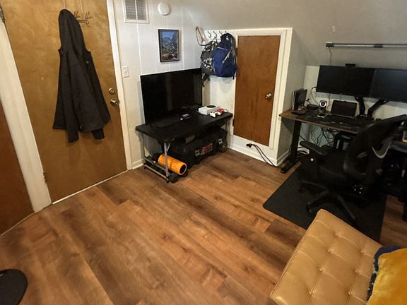 3rd image of 1457 Eaton St #3