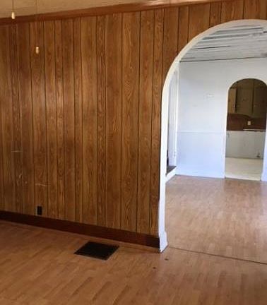 4th image of 619 Prospect St
