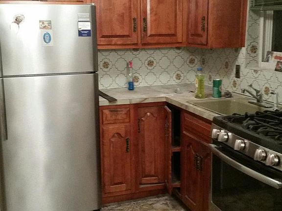 2nd image of 804 Waring Ave