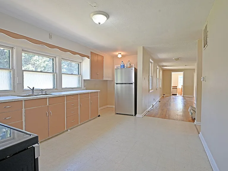 555 Wyoming Ave — Photo 19