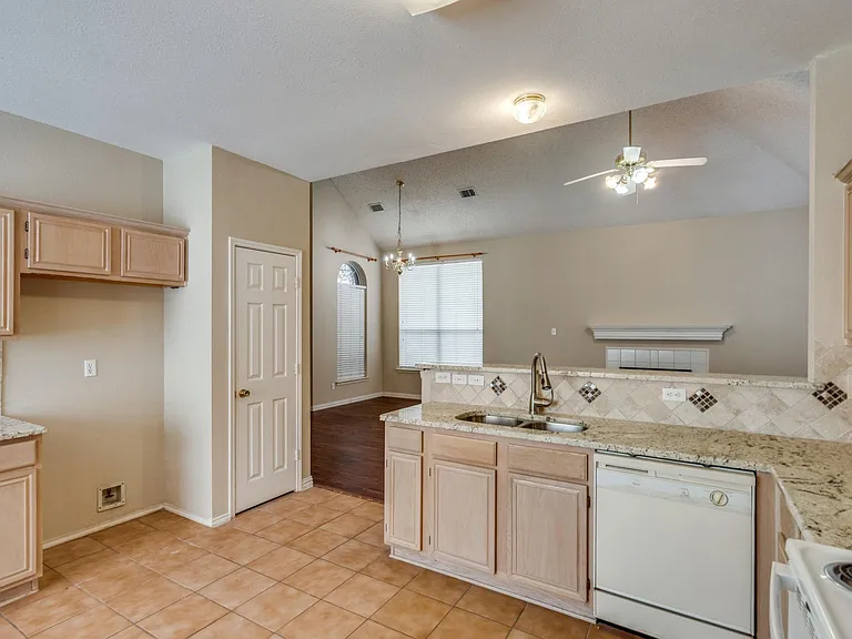 3949 Windford Dr — Photo 11