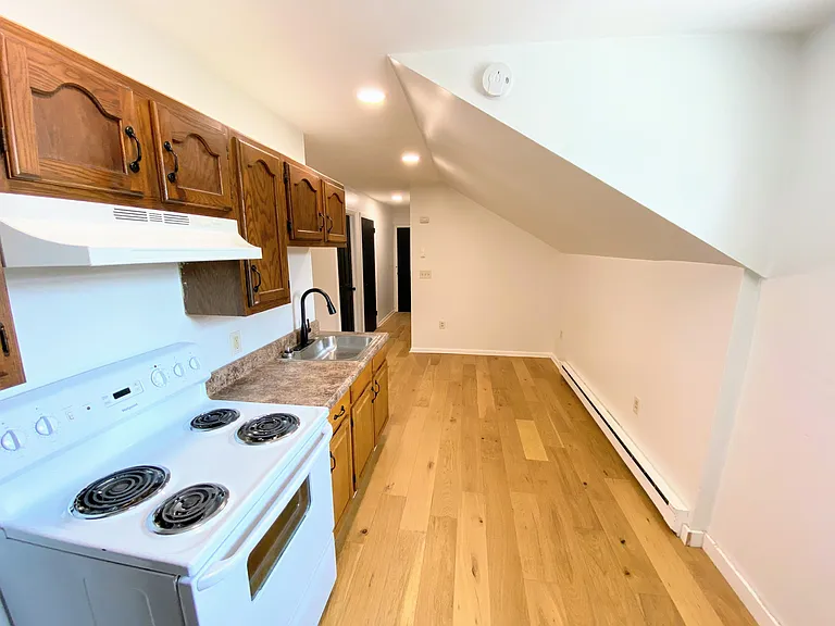 146 W High St #5 — Photo 4
