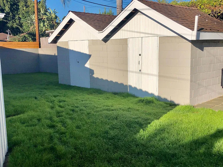 3927 Walgrove Ave — Photo 14