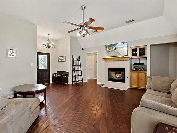 4th image of 1109 Perkins St