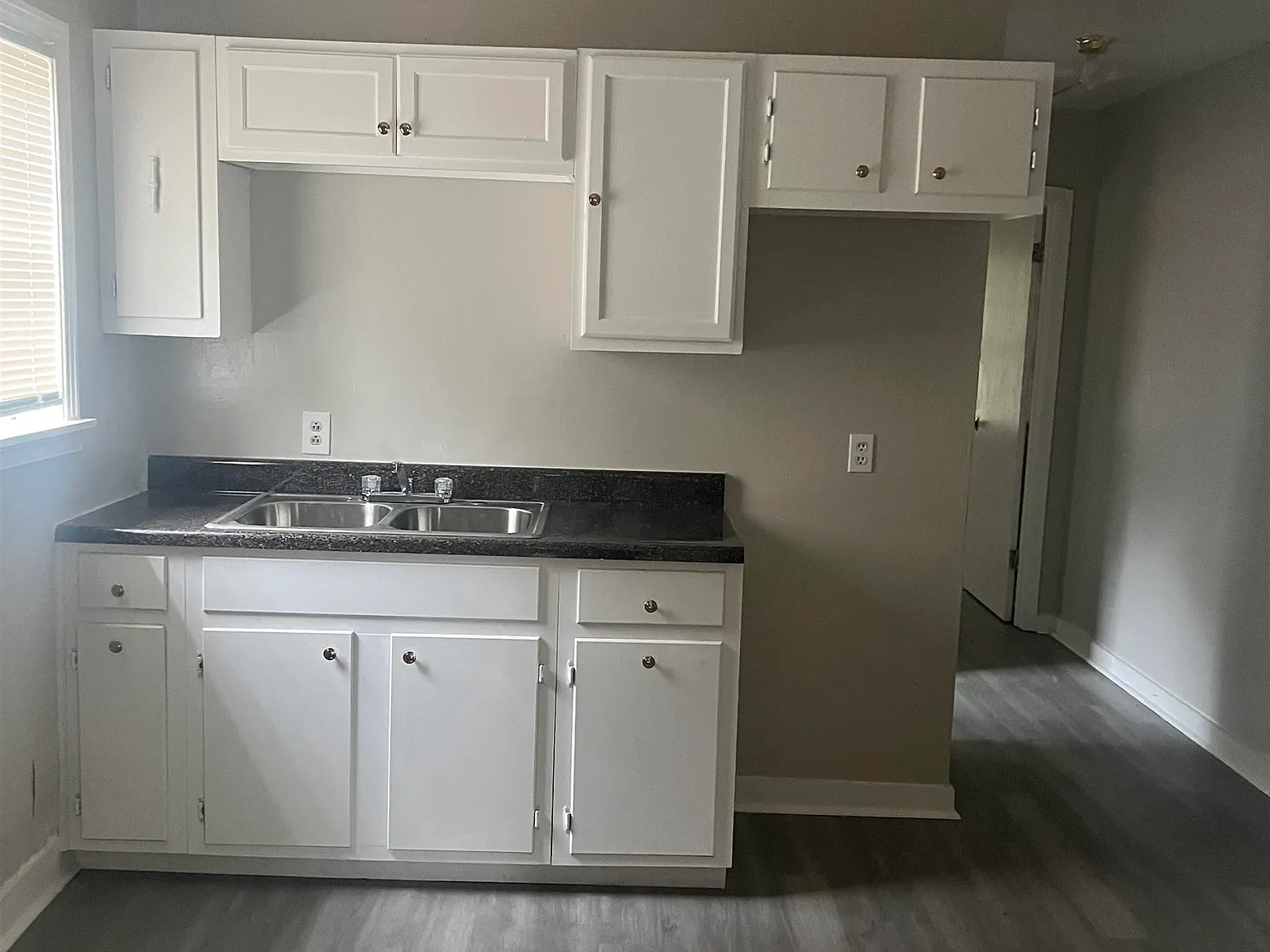 3 bed, 2.0 bath, 1074 sqft, $1,100 — Photo 2