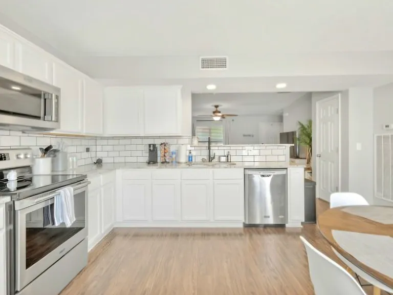 1011 Wolves Den Pl — Photo 14