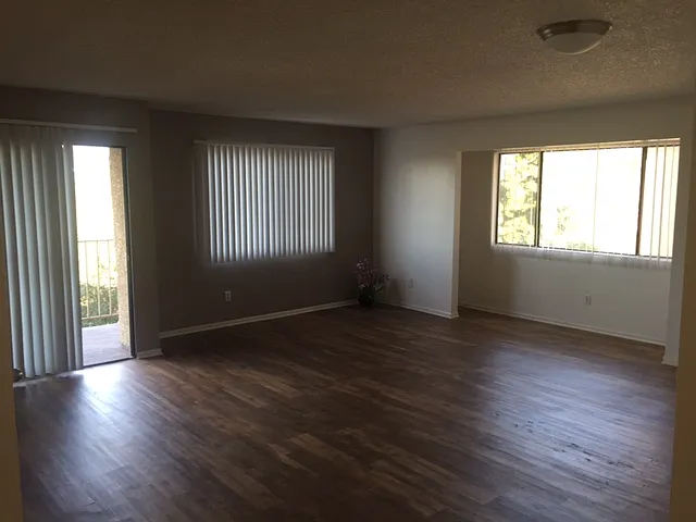 1627 N Fair Oaks Ave — Photo 2