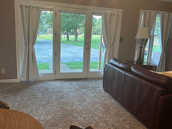 3rd image of 221 Lauren Way