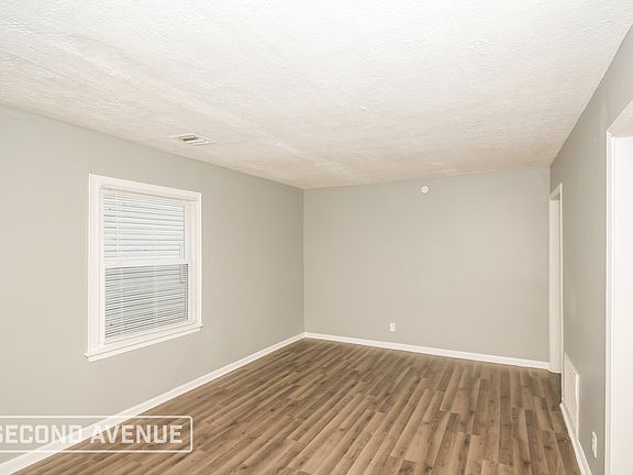 3rd image of 2922 N Drexel Ave