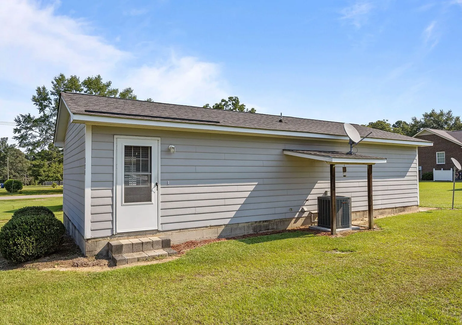 Two bedroom in Coats, NC! — Photo 3