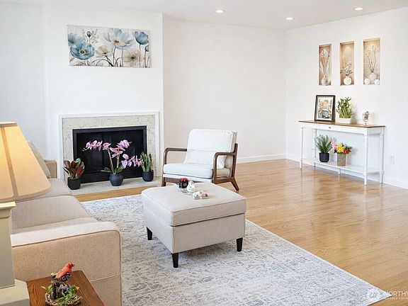4th image of 17050 Northup Way #5