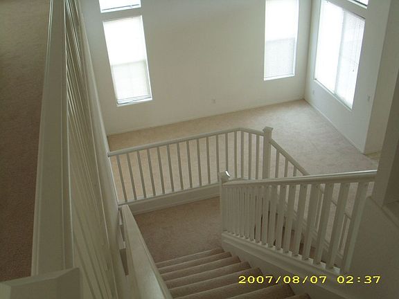 18'  CEILING IN LIVINGROOM AREA