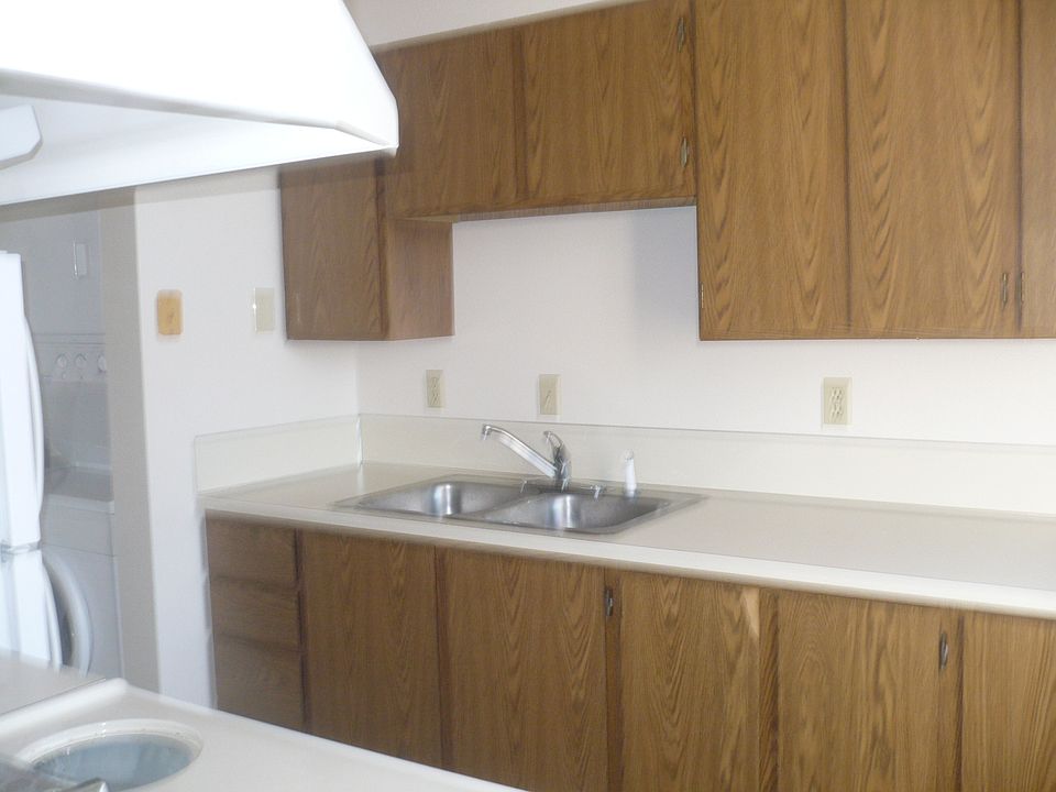 2nd image of 402 6th St APT 101