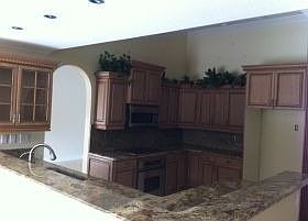 4th image of 6611 N Woodridge Dr