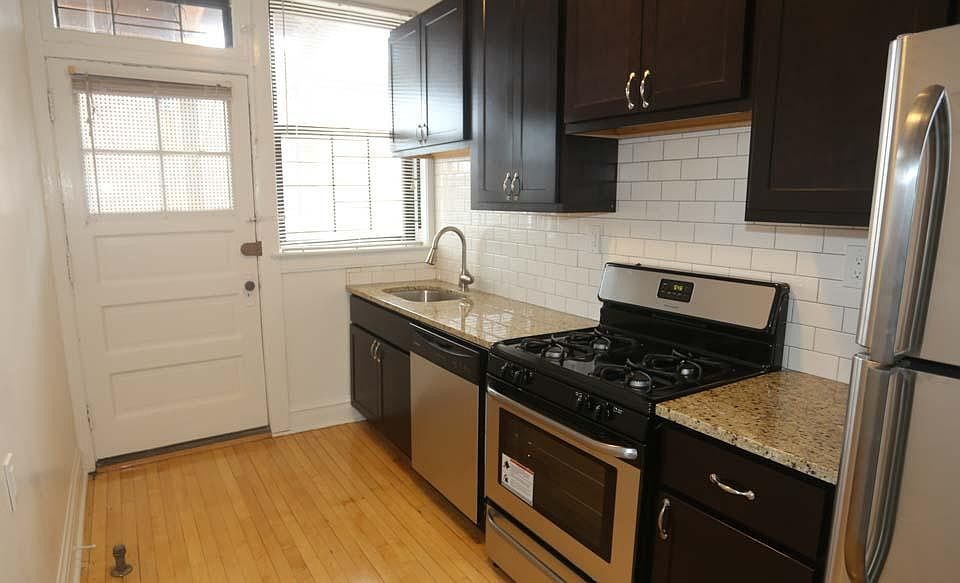 1st image of 1453 W Cornelia Ave #1