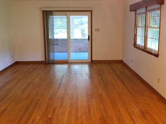 3rd image of 13810 Woodland Heights Dr