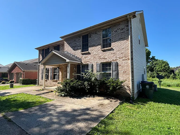 2744 Hayden Park Ln — Photo 1