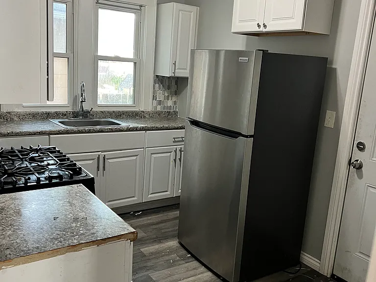 1220 Emerald Ave #1 — Photo 6