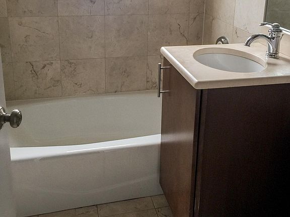 4th image of 3808.5 N Marshfield Ave #1