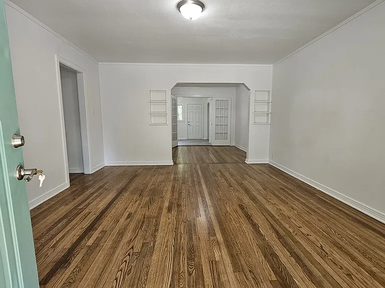 719 Hillcrest St — Photo 5