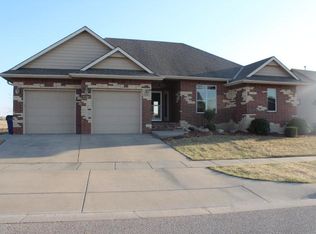 11707 E Crestwood St, Wichita, KS 67206