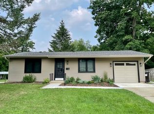1102 Hanley St, McHenry, IL 60050