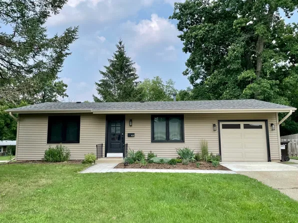 1102 Hanley St, McHenry, IL 60050