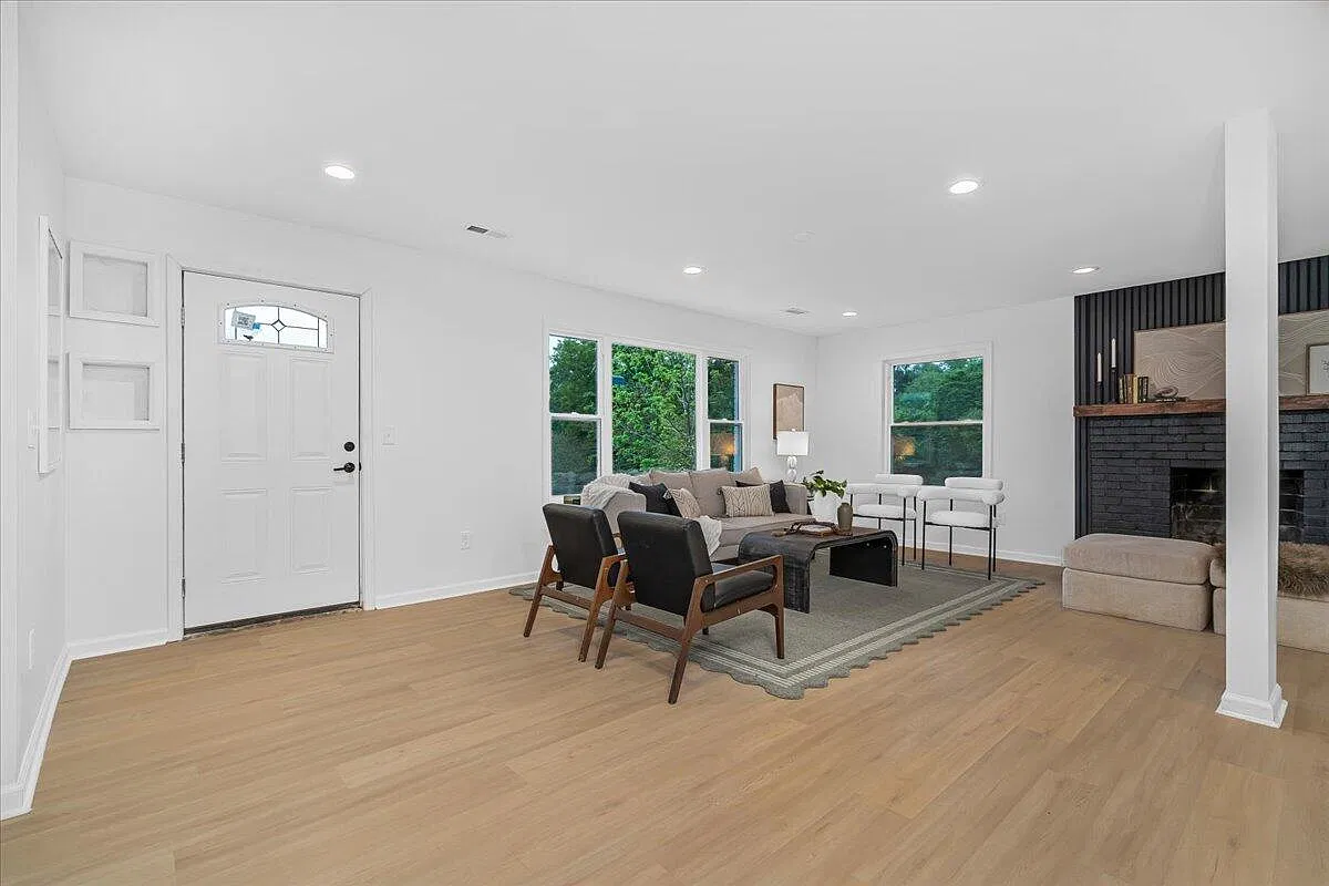 3 bed, 2.0 bath, 1456 sqft, $1,900 — Photo 4