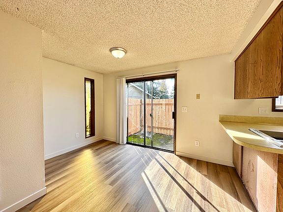 3rd image of 3108 NE 86th Ave