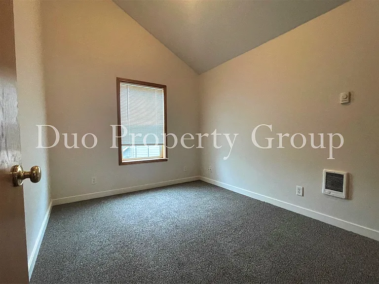 606 S 41st Ct — Photo 14