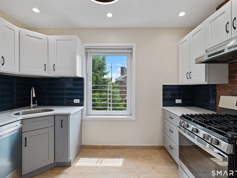 22-26 Carver St — Photo 2