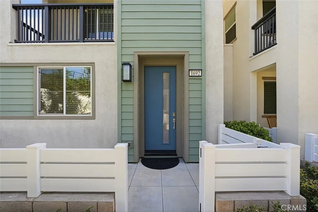 4 bed, 3.5 bath, 1873 sqft, $5,300 — Photo 2