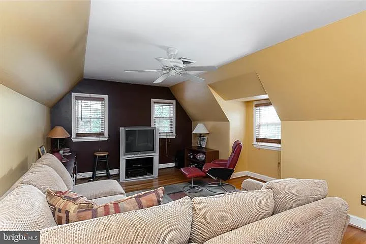 6301 Pontiac St — Photo 18