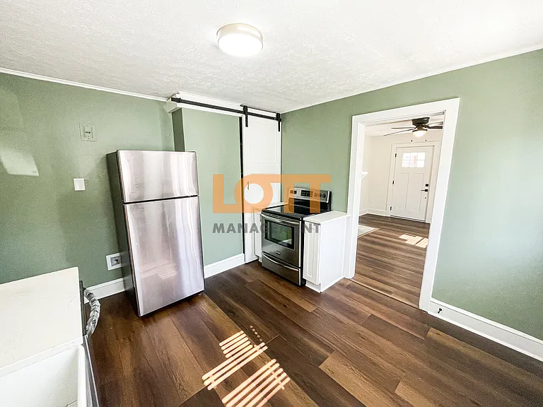 1 Hollywood Cir — Photo 10