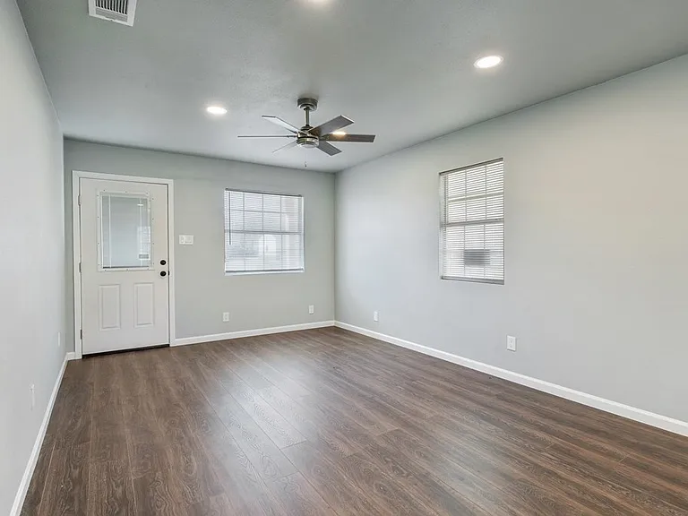 208 N Coleman St — Photo 6