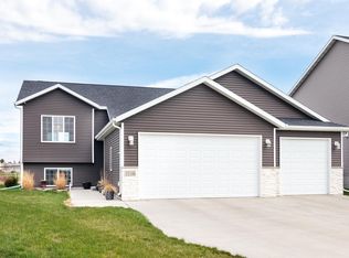 3210 36th Ave S, Moorhead, MN 56560