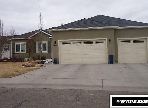 2nd image of 927 Stillwater Dr