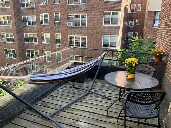 3rd image of 315 W 75th St APT 3R