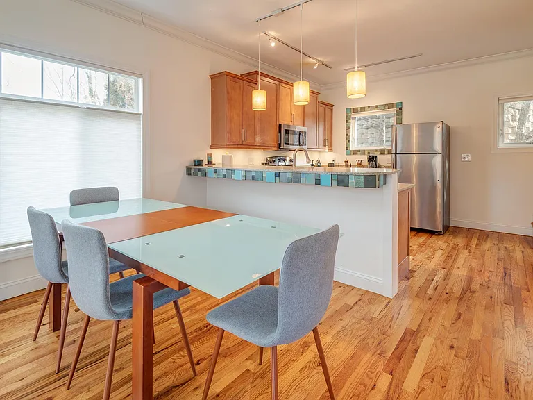 39 Clyde St #D — Photo 6
