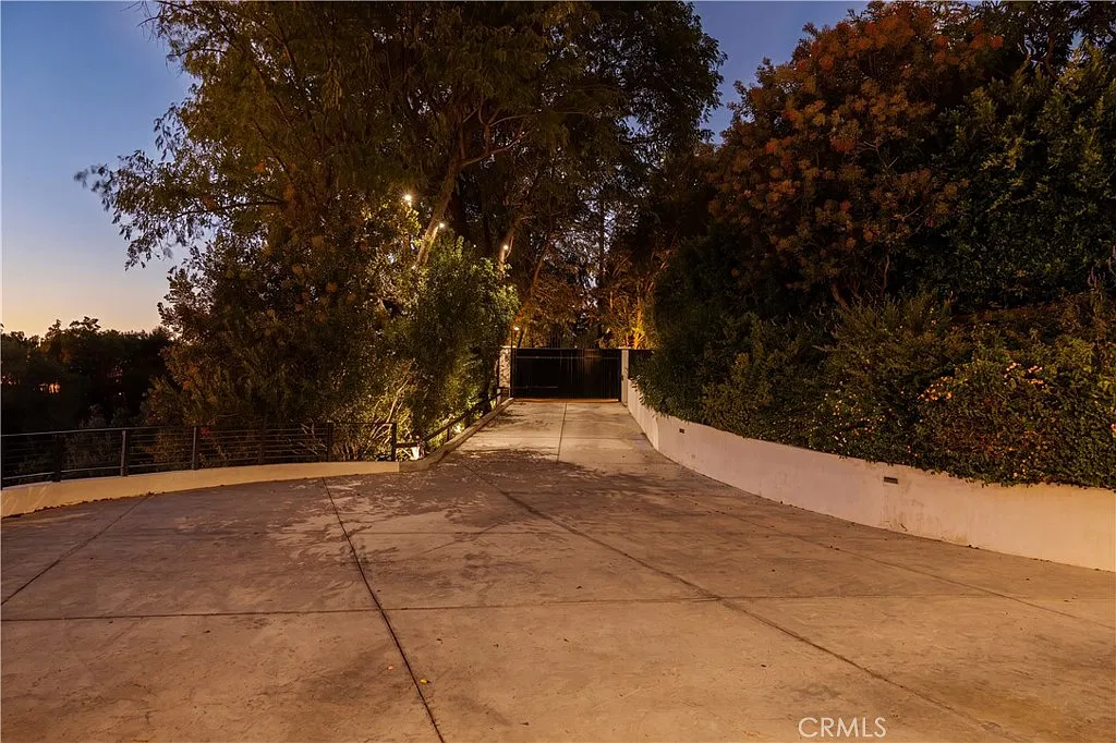 5 bed, 6.5 bath, 4704 sqft, $35,000 — Photo 4
