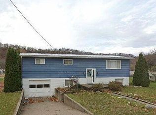 818 N 4th Ln, Guttenberg, IA 52052