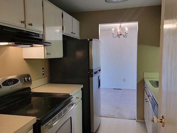 4th image of 1535 Castlerock Ave APT 11