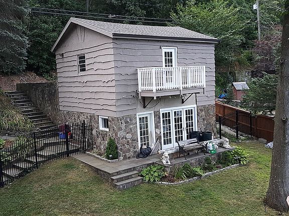 back of garage w lower level
