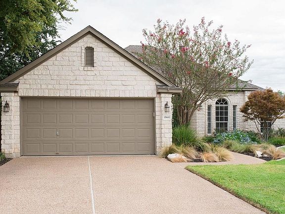 2nd image of 15800 Chatham Wood Dr